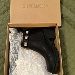 Steve Madden Black Women’s 7.5M Amulet Rhinestone Platform Booties Lug Sole NIB